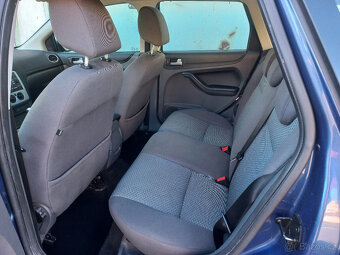 Ford Focus Com 1.8i KLIMA - 13