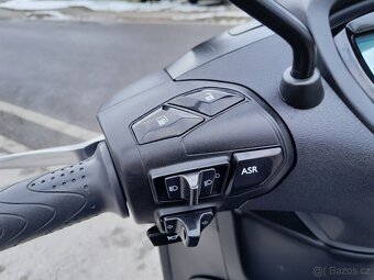 Piaggio Beverly 300i HPE, 2023, 6000km, ZIMNÍ CENA - 13