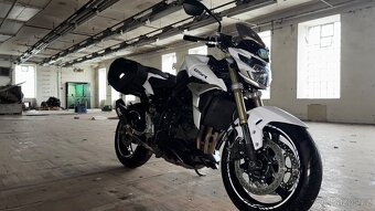 Suzuki GSR 750 - 13