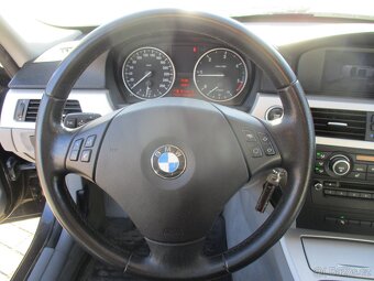 BMW 320d 135kw Touring Xenon GPS Facelift 08/2011 - 13