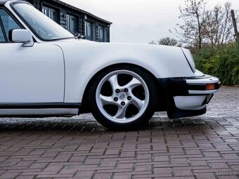 Porsche 911 3.2 Carrera Targa z roku 1984 - 13