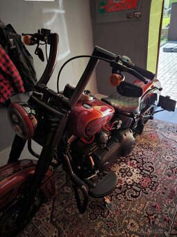 Harley-Davidson FLS Softail Slim S -Stavba - 13