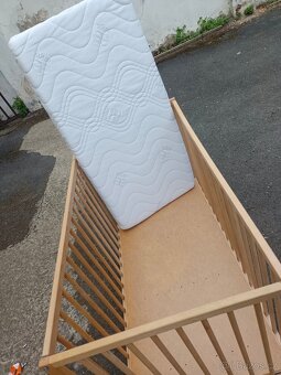 Dětská postýlka včetně příslušenství. - 13