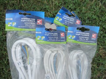 Propojovací kabely a konektory cinch a scart + síťové šňůry. - 13