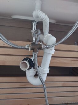 Umyvadlová skříňka s umyvadlem - 13