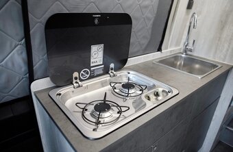 Obytný vůz Mercedes-Benz Sprinter 319 CDI (2023) - 13
