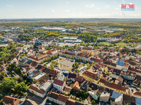 Prodej historického nájemního domu, 954 m², Slaný - 13