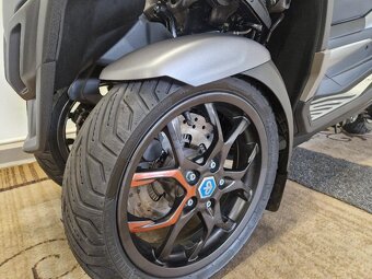 Piaggio MP3 530 hpe zpátečka kamera 10/2022 nové pneu - 13