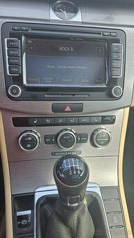 Prodám VW Passat Variant (B7) 2013, 1,6 TDI (92kw) - 13