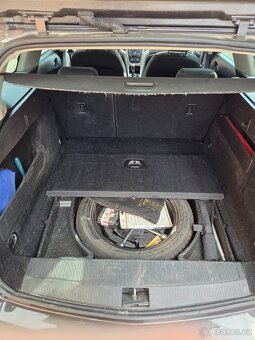 Opel Astra spots tourer 16v benzín - 13