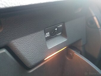 VW CADDY 2,0 TDi,KLIMA,ESP,ABS,ČR,SERVISKA - 13