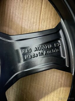 Original zimni alu Audi Q3 5x112 + 215/65/17 98% - 13