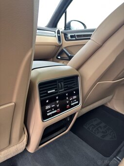 Porsche Cayenne Turbo 4.0 V8, Záruka, Akrapovič, top výbava - 13