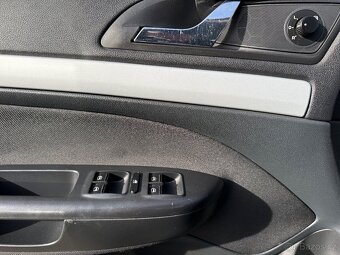 ŠKODA OCTAVIA KOMBI 2010 2.0TDI 103KW AMBIENTE - 13