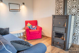 Zrekonstruovaná útulná chalupa s garáží a prázdnou půdou kou - 13