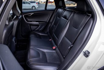 Volvo V60 Cross Country D4 2.4 AWD Automat - 13