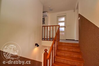 Rodinný dům 5+1 (156 m2) se zahradou (560 m2), bazénem a gar - 13