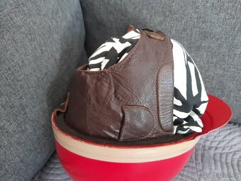 Stará retro helma kokoska za 949,- - 13