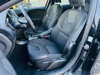 Volvo V40 2.0 D3 5VÁLEC 110KW MANUÁL LED SENZORY SERVISKA - 13