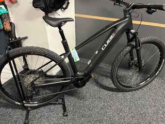 CUBE Reaction Hybrid RACE 800 vel. XL 2025 NOVÉ - 13