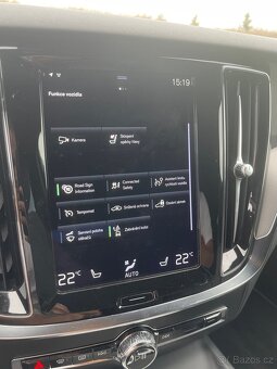 Volvo V60 R-Design 2021 - 13