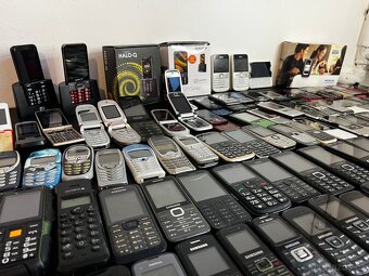 MIX 100ks tlačítkových telefonů - 13