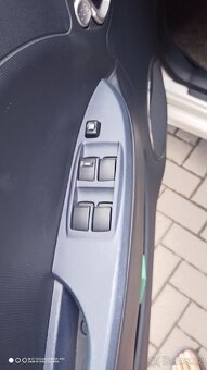Peugeot i on EV - 13