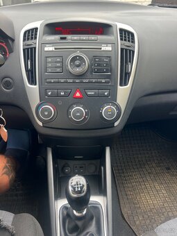 Kia ceed 1.4 benzin, 80kw, rv 2010 ,koupeno nove v CR - 13