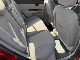 HYUNDAI ACCENT 1,4 16V 71kW - 1.maj - Klima - pouze 21000km - 13