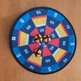 Vše za 500 Kč-klobouky, obraz, el. klávesy a další - 13