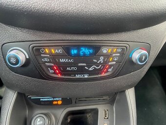 Tourneo Courier Titanium 1.0 benzín/100k, Winter sada, 8 kol - 13