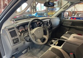 Dodge Ram SRT-10 - 13