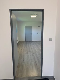 Pronájem obchodních prostor, kanceláře - 13
