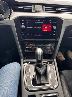 VW Passat B8 Sedan  Limuzín limuzína rok 2022 - 13