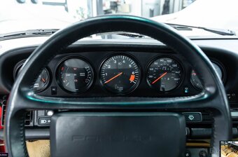 Porsche 911 3.2 Carrera z roku 1987 - 13