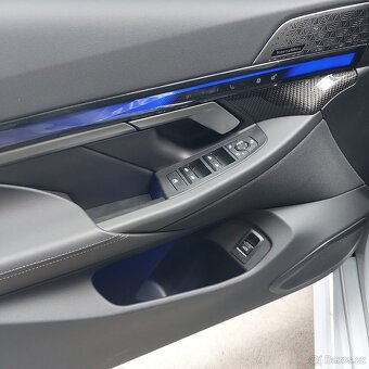 BMW M5 Touring xDrive Carbon - NOVÝ VŮZ, M-Driver - 13