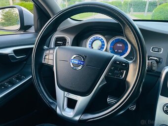 Volvo V60 2.0D 120KW 5VALEC AUTOMAT SENZORY VÝHŘEV R-DESIGN - 13
