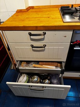 Kuchyně IKEA + myčka, plynová varná deska a digestoř - 13