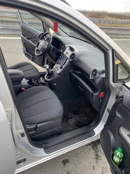 Kia Carens 2.0 CRDi 103 kW - 13