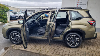 Subaru Forester 2.0i CVT Active NOVÝ Model 2015 - oficial ČR - 13