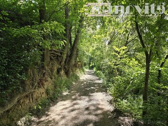 Exkluzivně nabízíme na prodej pozemek - zahradu, 398 m2 - Be - 13