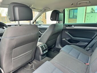 Volkswagen Passat GTE Variant - 13