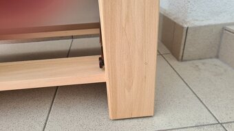 Noční stolek k posteli, ložnice - 13