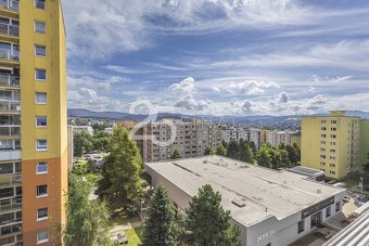 Prodej bytu po rekonstrukci o dispozici 4+1 se zasklenou lod - 13