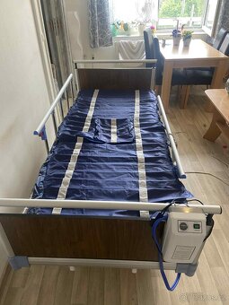 Polohovací postel s antidekubitní matrací - 13