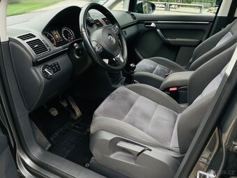 Volkswagen Touran 2.0TDI MANUÁL KAMERA VÝHŘEV TAŽNÉ HIGHLINE - 13