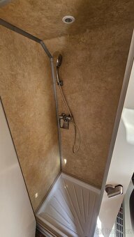 2017 bydlík velmi pěkná vestavba obytné auto - 13