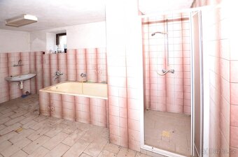 Prodej venkovské usedlosti v Předoníně s dvěmi stodolami na  - 13