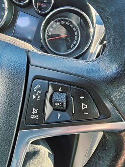 OPEL ASTRA J 2012 COMBI 1.6 + PLYN TAŽNÉ - 13