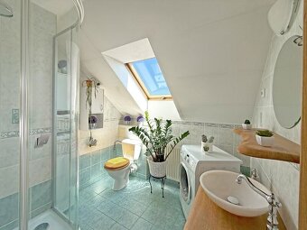 Rodinný dům 4 + kk s fotovoltaikou a zahradou 597 m², lokali - 13